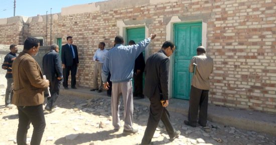 النيابة الإدارية تحقق فى إقامة إسكان الشباب بمجرى السيول بقرية فى سفاجا