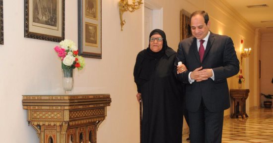 الرئيس السيسي يستقبل الحاجة "سبيلة" المتبرعة بكل ثروتها لصندوق تحيا مصر