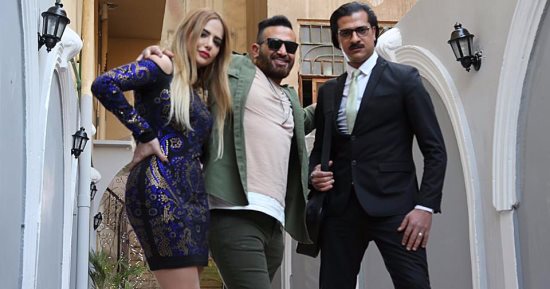 أحمد سعد وأبطال "على وضعك" يصورن أفيش الفيلم مع أحمد مبارز