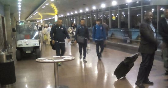 "البت بيضا" والألفاظ الخارجة وراء خناقة ألتراس أهلاوى مع بعثة الزمالك
