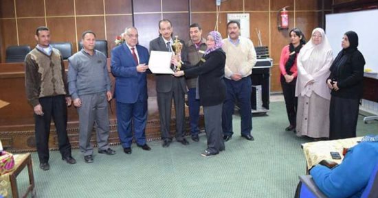 بالصور .. كلية التعليم الصناعى بجامعة سوهاج تكرم الأم المثالية 