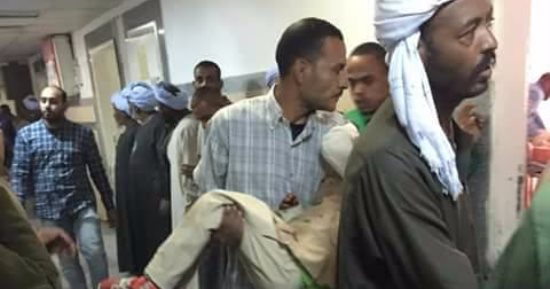 بالصور.. إصابة 364 تلميذ وتلميذة باشتباه تسمم فى القاهرة والمحافظات.. محافظ أسوان يقرر وقف صرف الوجبات المدرسية.. واختناق 8 طالبات بدمياط بسبب حريق مخلفات زراعية بجوار سور المدرسة 