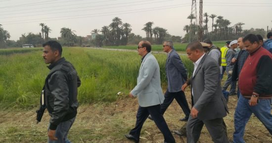 بالفيديو.. مساعد الوزير لوسط الصعيد ومدير أمن سوهاج يتفقدان قرية الصوامعة