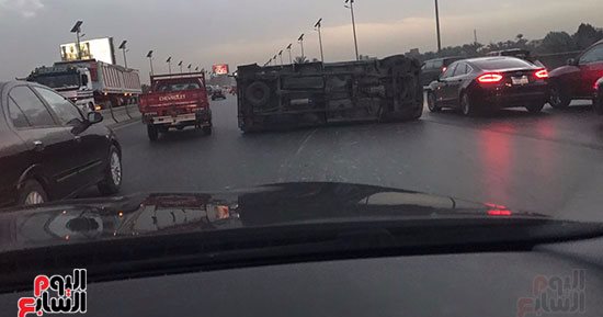 إصابة 21 مجند شرطة فى انقلاب "ميكروباص" بالصحراوى الشرقى فى المنيا