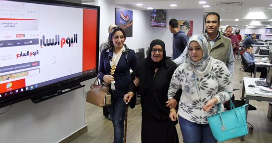 بالصور..الحاجة"سبيلة"تزور اليوم السابع بعد تبرعها بثروتها لـ" تحيا مصر"