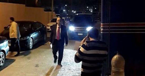 بالفيديو.. لحظة وصول عمرو أديب إلى استوديوهات ON E بعد الوعكة الصحية