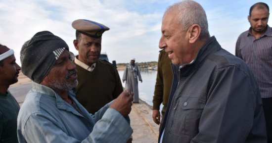 بالفيديو والصور..محافظ أسوان يضبط 101 مركب صيد مخالف لوقف الصيد ببحيرة ناصر