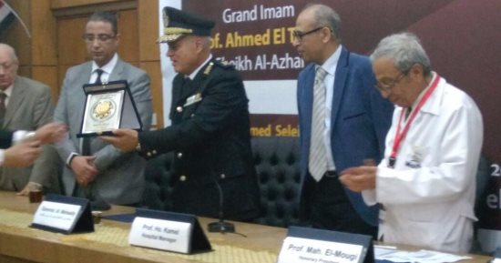 بالصور.. جميعة طب أطفال الأزهر تكرم مدير مرور القاهرة فى مؤتمر حوادث الطرق