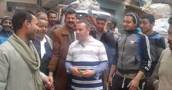 بالصور.. جابر القرموطى داخل حى الزبالين فى "آخر النهار" الليلة