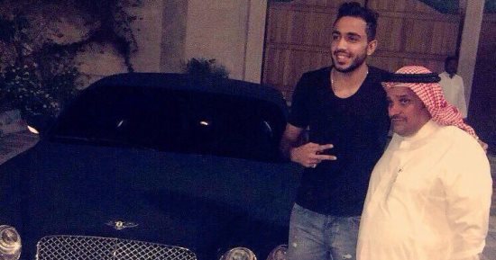 كهربا يكشف حقيقة بيع سيارته الـ"بنتلى"