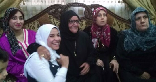 أهالى قرية ميت العامل يهنئون الحاجة سبيلة بلقاء الرئيس..والمحافظ:سيدة عظيمة