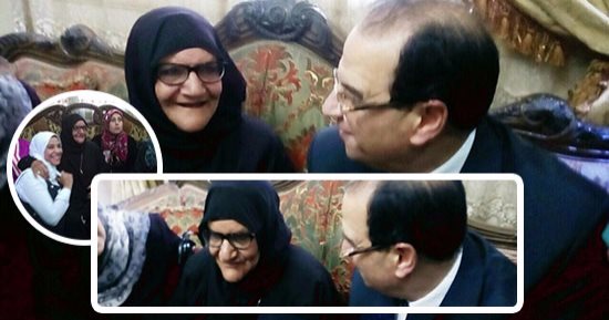 بالصور.. محافظ الدقهلية يزور الحاجة سبيلة فى منزلها بميت العامل.. المتبرعة بثروتها: كلنا لازم نشتغل بجد عشان نساعد الرئيس.. وتؤكد: بحب السيسى وهفضل أدعيله.. أحمد الشعراوى: أنت عظيمة وتستحقين ألف تكريم