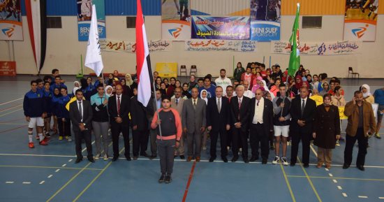 بالصور ..محافظ بنى سويف يفتتح بطولة الجمهورية للريشة الطائرة بمشاركة 8 أندية