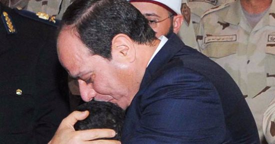 السيسي باكيا: هانضاعف موازنة جمعية المحاربين القدامى وولاد الشهداء ولادى
