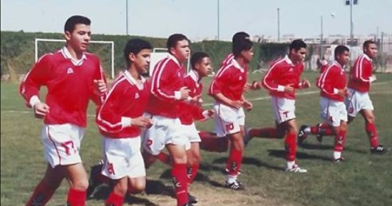 شاهد.. صورة نادرة لعماد متعب مع ناشئ الأهلى