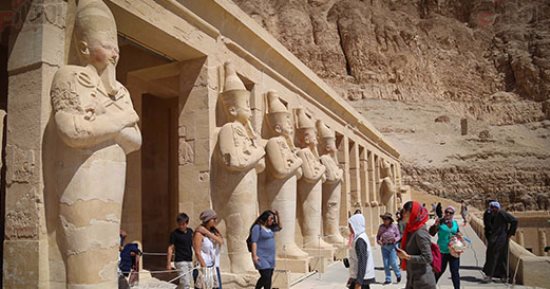 خبير أثرى لـ"التاسعة": ابتكارات لعمل نوع سياحة جديد فى مصر وهو سياحة الحفلات