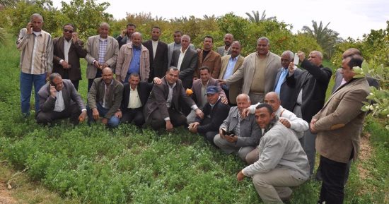 بالصور رؤساء مراكز الداخلة والفرافرة يتفقدون نجاح تجربة قرية البشندى فى الصناعات اليدوية