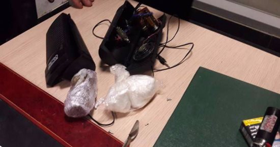 ضبط راكب بالمطار حاول تهريب كمية من الكوكايين والمرجوانا داخل سماعة