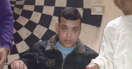 "عم رجب" يطالب بعلاج أبناءه الـ3 المعاقين على نفقة الدولة