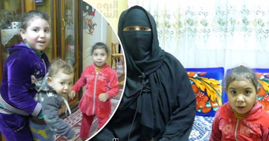 بالفيديو.. بسملة وآمال وبلال "ملائكة بلا أجنحة".. ضمور المخ أعجز الأطفال الـ3 عن ممارسة الحياة الطبيعية.. الأم لاتستطيع النوم خوفا من تعرضهم للأذى بسبب فرط الحركة..وعلاجهم يصبح أكثر صعوبة بمرور الأيام