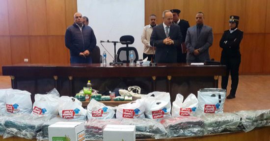 بالصور.. الداخلية توزع مساعدات عينية على أسر السجناء والمفرج عنهم فى رمضان