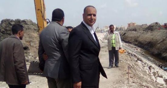 مساعد محافظ كفر الشيخ يتابع أعمال التكاسى وحمايات كورنيش بلطيم