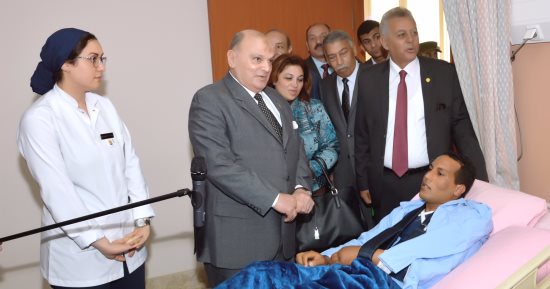 لجنة "الدفاع والأمن القومى" تزور المصابين بمستشفيات القوات المسلحة