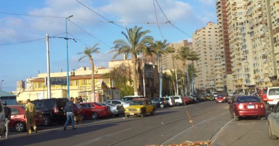 بالصور.. قارئ يرصد سقوط سلك الترام فى شارع رأس التين بالإسكندرية