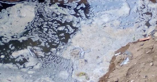 بالصور.. ماسورة مياه مكسورة بعزبة النخل لأكثر من يومين