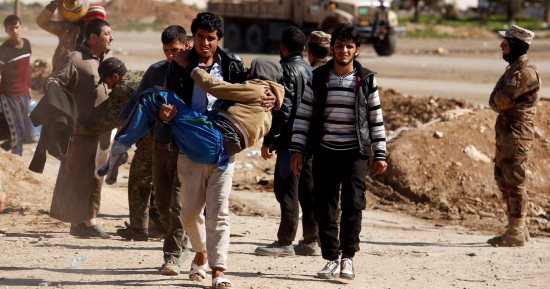 وزير الهجرة العراقى: نزوح 320 ألف شخص من الجانب الأيمن للموصل