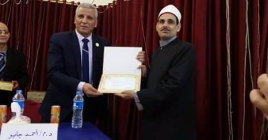 نائبا المنتزة يكرمان مدير إدارة الأوقاف لتميزه فى عمله بمساجد الدائرة