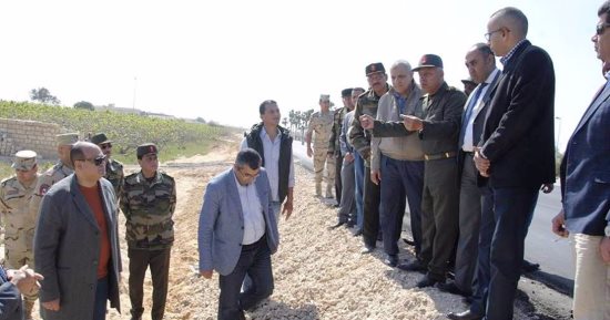 إبراهيم محلب وكامل الوزير يتفقدان تطوير طريق إسكندرية العلمين