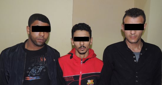 القبض على عاطلين لاتهامهما بسرقة "توك توك" تحت تهديد السلاح بالمطرية 