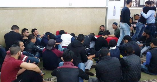 بالصور..انهيار شقيق وأصدقاء الشهيد "أبو جمرة" داخل المسجد ببور سعيد