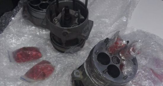 بالصور.. ضبط أقراص ترامادول بـ"تكييف وماتور مياه" قبل شحنهما للكويت بالمطار