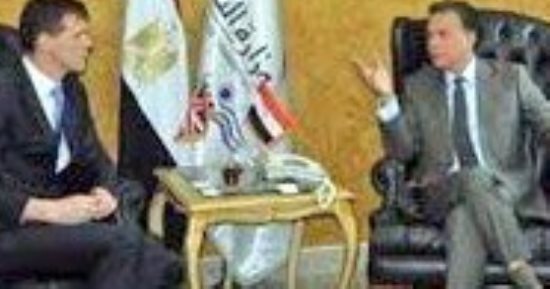 سفير بريطانيا ينشر صور لقائه مع وزير النقل لبحث التعاون بالسكك الحديدية