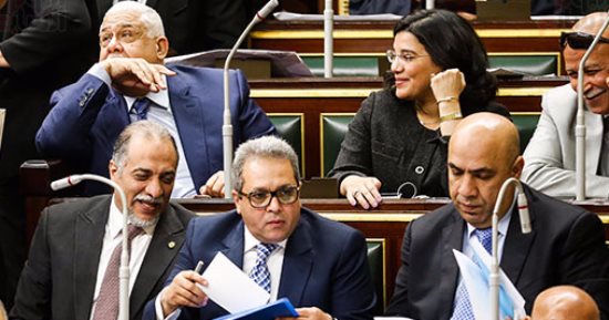 بالصور.. البرلمان يبدأ جلسة مناقشة "قانون التظاهر" و"هيئة الانتخابات"