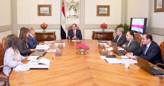 السيسي يستعرض مشروع الموازنة ويشدد على دعم السلع والتوسع ببرامج الدعم النقدى