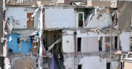 انهيار جزئى لعقار بالخليفة دون إصابات.. ولجنة هندسية لمعاينة المنازل المجاورة