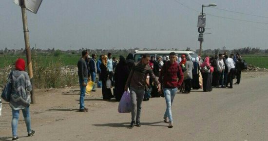 بالصور.. أهالى دمياط يشكون تعنت سائقى السرفيس والتاكسى فى زيادة الأجرة 