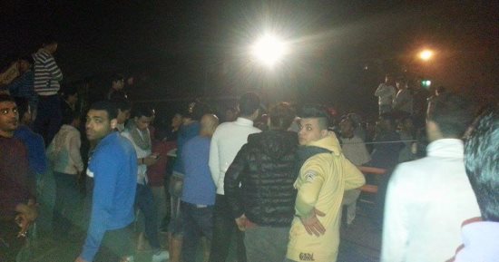 بالصور.. أهالى بالدقهلية يقطعون السكة الحديد بعد احتراق منزل 35 مرة فى أسبوعين