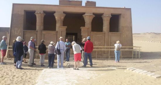 بالصور .. وفود من 4 جنسيات يزورون منطقة آثار تونا الجبل بالمنيا