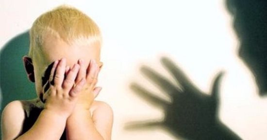 مستخدمو مواقع التواصل يتداولون فيديو لـ"صراخ" طفلة نتيجة الضرب داخل دار أيتام 