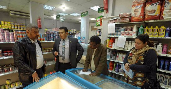 بالصور.. الرقابة الإدارية بالأقصر تشن حملات على المجمعات الاستهلاكية 
