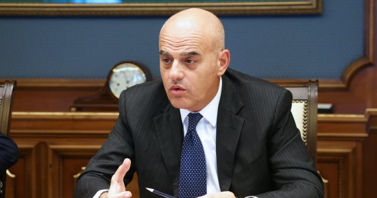 وزير الطاقة الجزائرى يبحث مع "إينى" والمفوضية الأوروبية فرص الاستثمار لزيادة إنتاج الغاز