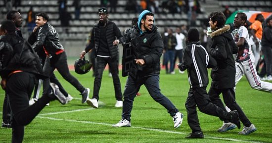 إلغاء لقاء السنغال وكوت ديفوار الودى بباريس بعد اقتحام الجماهير الملعب