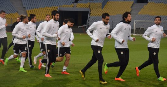 "المحليين" يطلب المساواة مع المنتخب الأول فى "البوكيت منى"