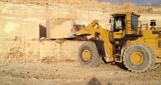 بالصور.. أهالى أسوان يشكون تجاهل الحكومة للمحافظة فى استغلال الثروات المهدرة