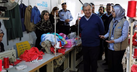 بالصور.. الأمين العام للأمم المتحدة يزور مخيم للاجئين السوريين فى الأردن