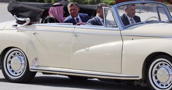 بالفيديو والصور.. ملك الأردن والعاهل السعودى يشهدان استعراضا عسكريا